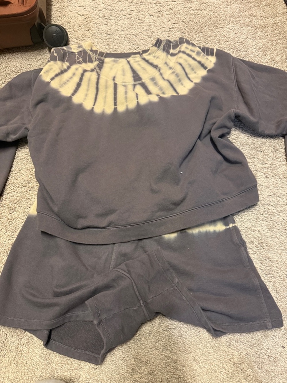 Madewell Charcoal and Beige Tie-Dye Sweatshirt & Shorts Set - Picture 4 of 4